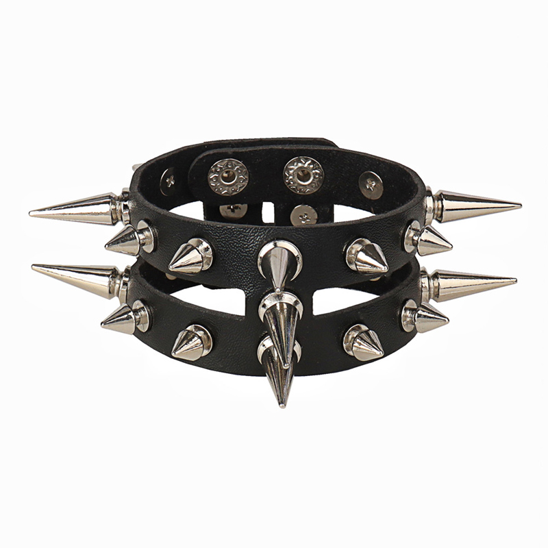 Punk -Rockarmband mit kuspidalem Nietkettenketten