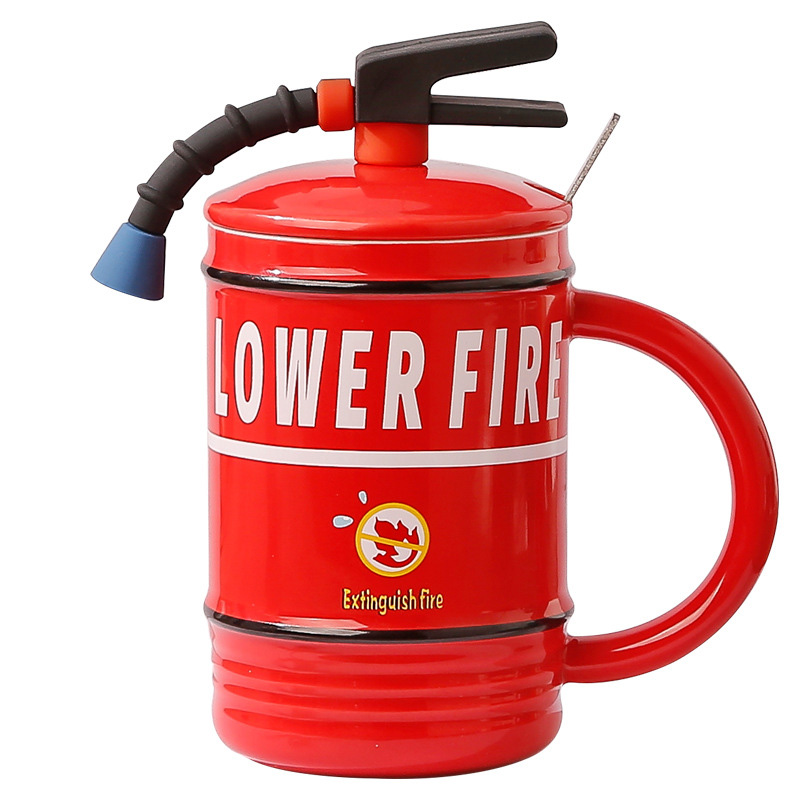 Keramik-Lattebecher in Form eines Feuerlöschers