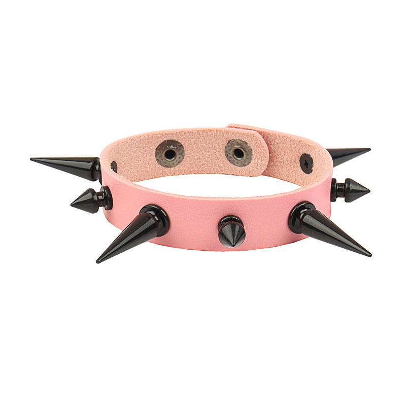 Ledernieten -Punk -Armband