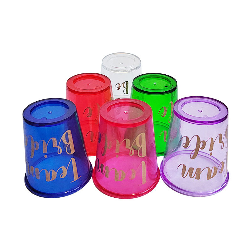 Plastikbecher Perlenkette